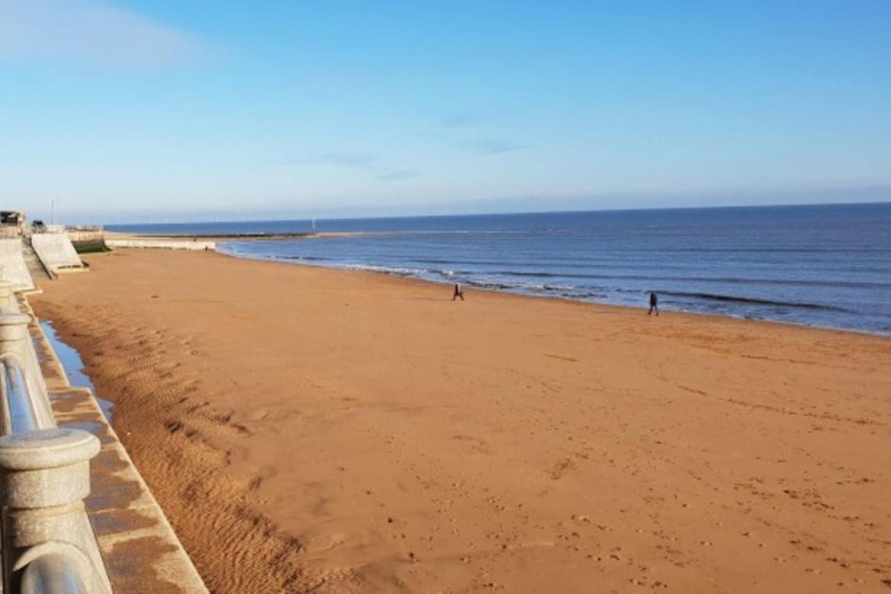 Vitamin Sea - Beachfront Apartment - Sleeps 4 Рамсгейт Екстериор снимка