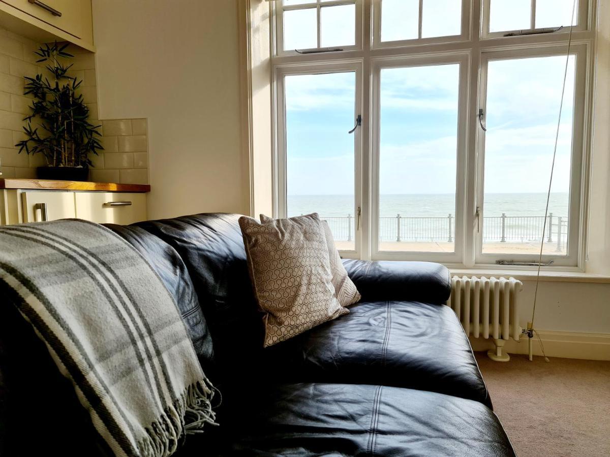 Vitamin Sea - Beachfront Apartment - Sleeps 4 Рамсгейт Екстериор снимка